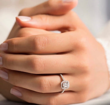 Пръстен от бяло злато с диаманти с различни шлифовки