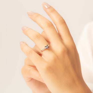 Класически годежен пръстен от бяло злато с диамант 0.19 ct.