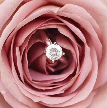 Класически годежен пръстен с диамант 0.60 ct