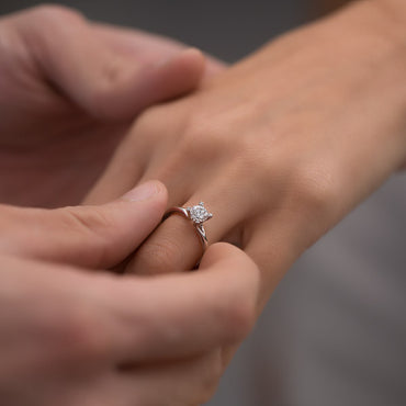 Дамски пръстен бяло злато с голям камък диамант с инвестиционна стойност и сертификат