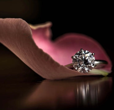 Класически годежен пръстен с диамант 0.60 ct