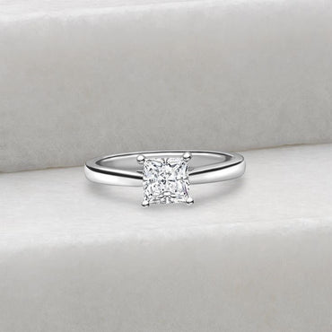 Годежен пръстен с квадратен камък диамант 1 карат за годеж или друг специален повод