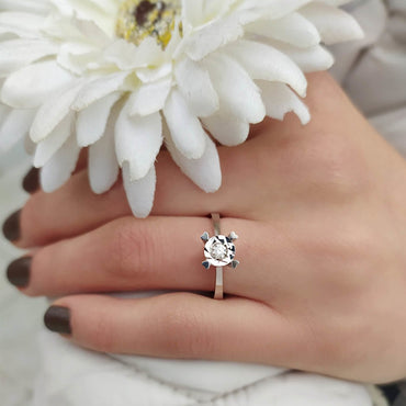 Златен пръстен сърце с диамант