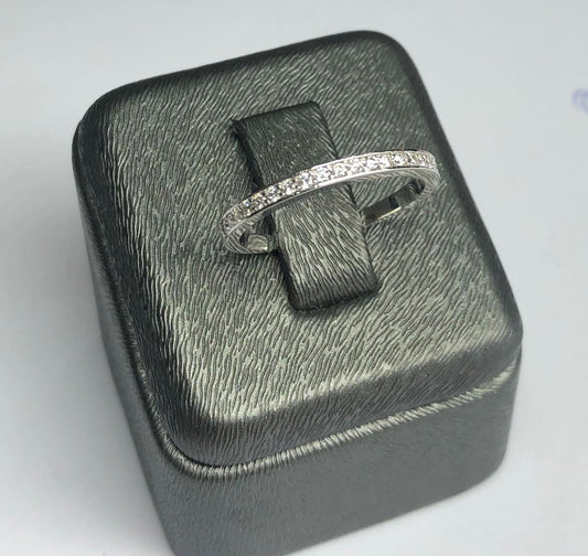 Халка Бяло злато с диаманти 0.21 карата