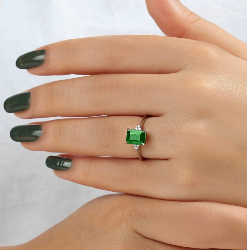 Пръстен с диаманти и смарагд 2.85 карата