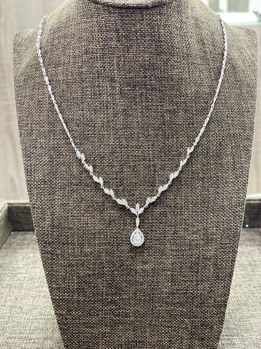 Висулка бяло злато с диаманти 1.26 карата