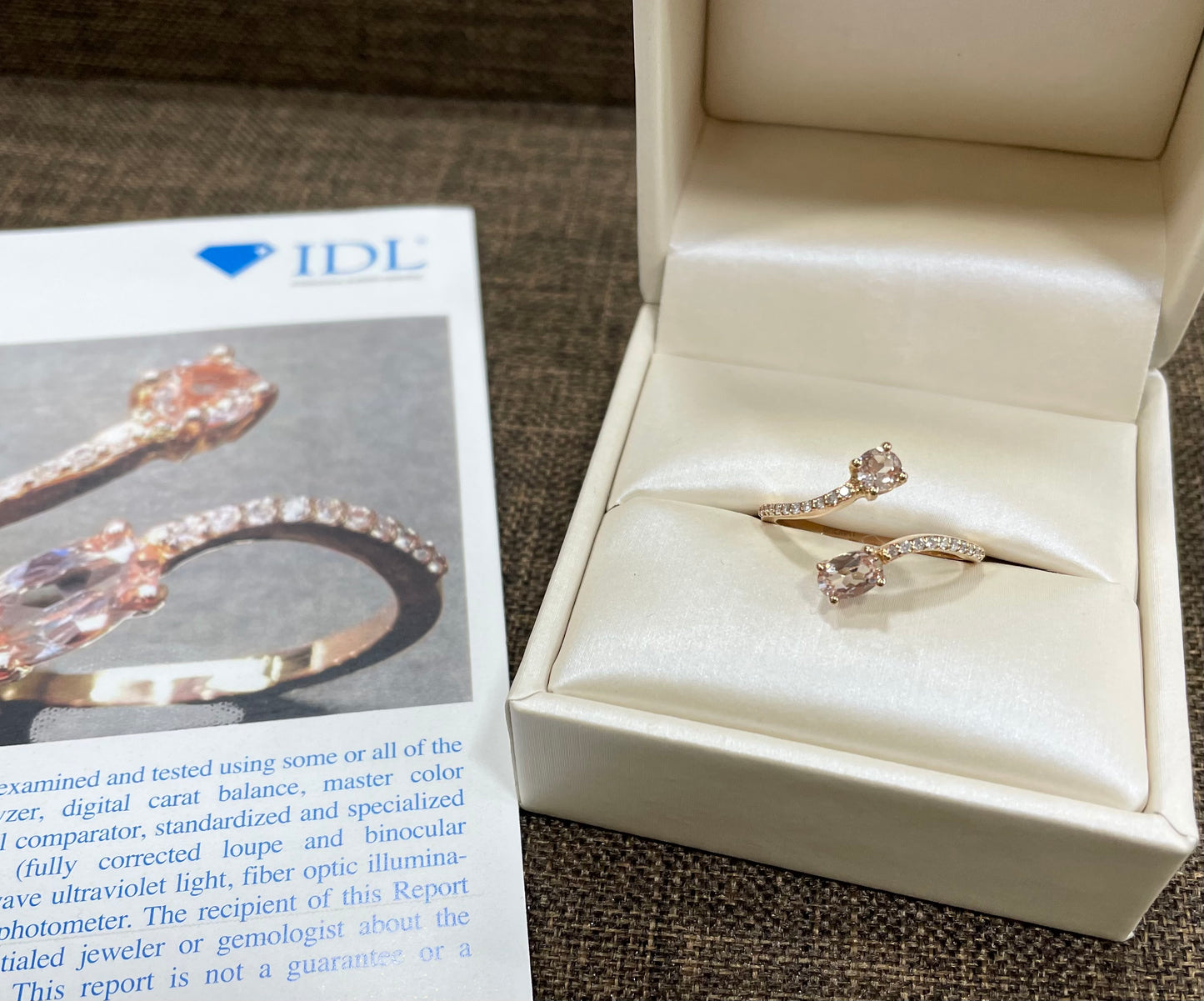 Пръстен от жълто злато и диаманти със сертификат за качество и произход