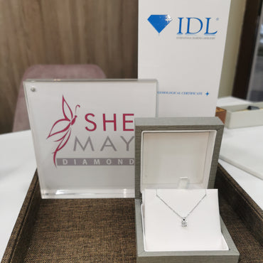 Висулка бяло злато с диамант 0.18 карата