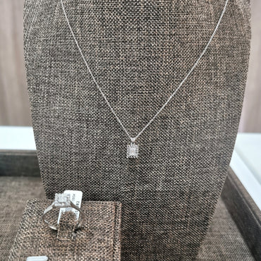 Висулка бяло злато с диаманти 0.07 карата