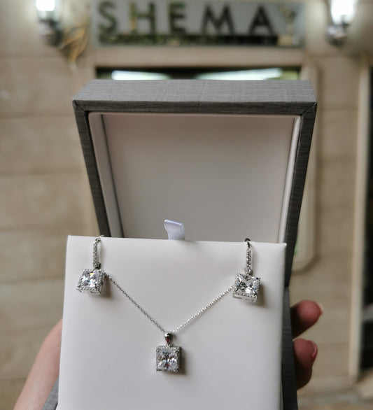 Диамантен сет със бели Сапфири 13.18 карата