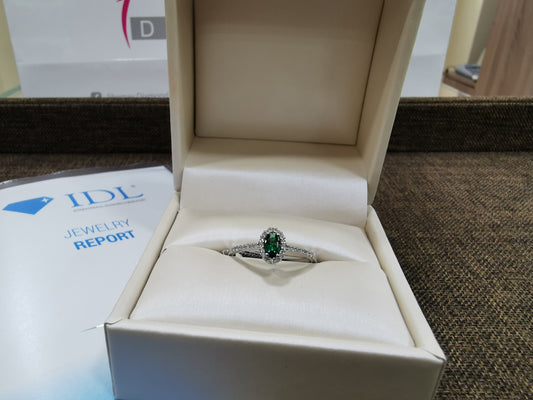 Пръстен с диаманти и смарагд 0.32 карата