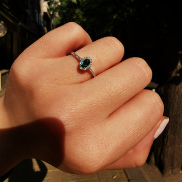 Пръстен с диаманти и смарагд 0.32 карата