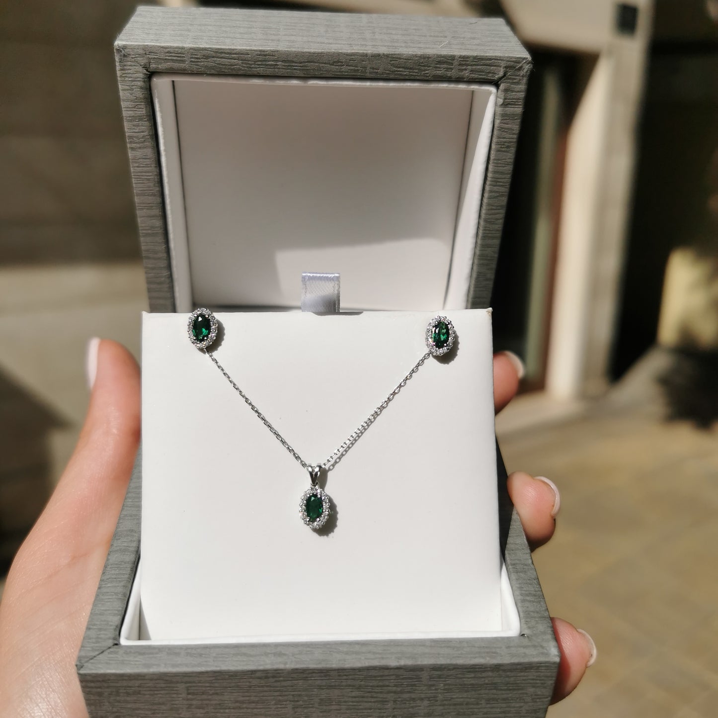 Висулка със Смарагд и диаманти 0.25 карата