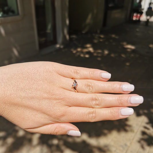 Класически пръстен за годеж от 14к. розово злато с диамант 0.25 карата с отлични характеристики.