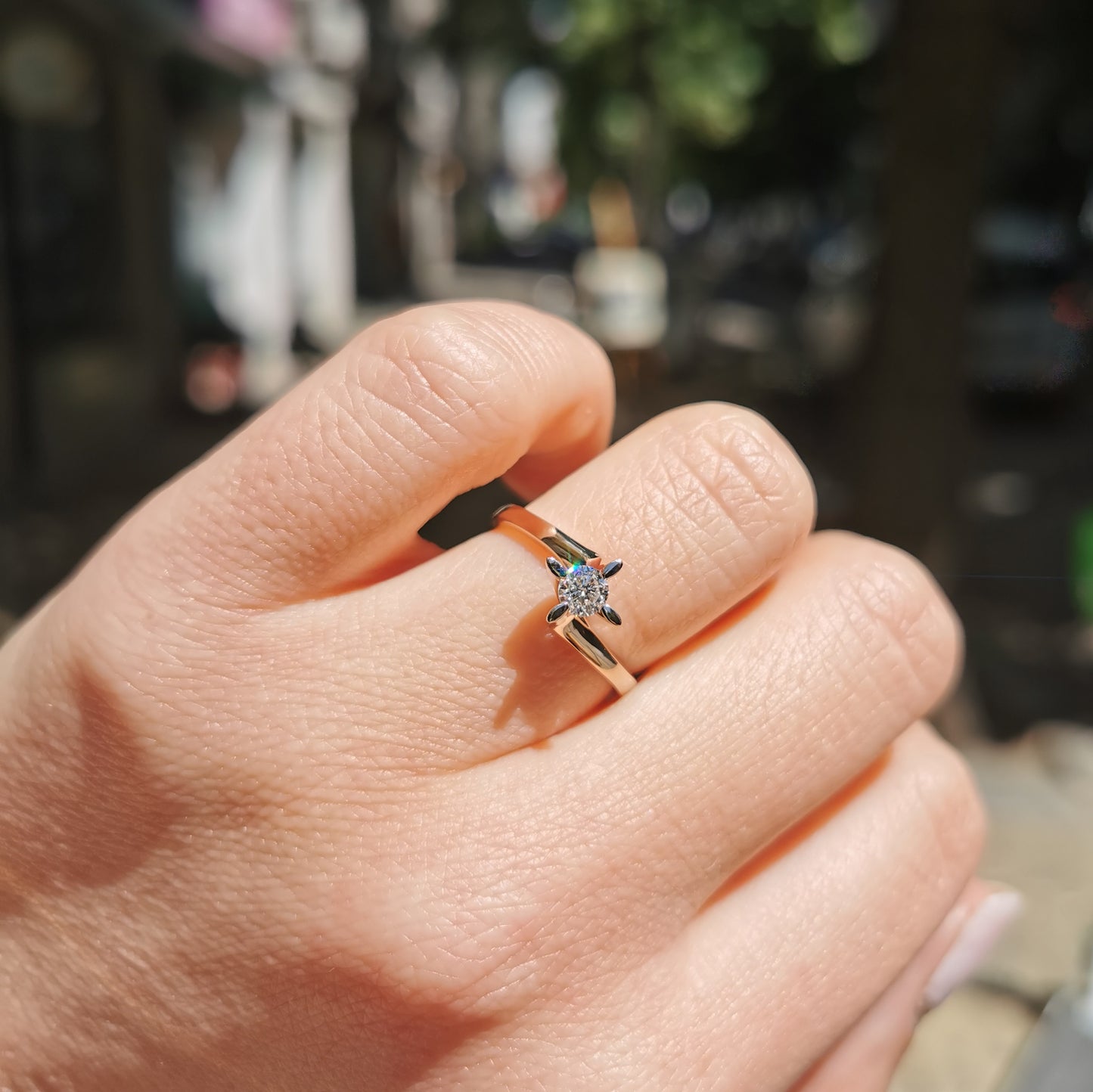 Златен пръстен от розово злато с диамант 0.25ct.