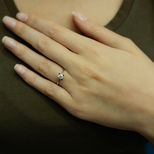 Класически годежен пръстен с диамант 0.22 карата