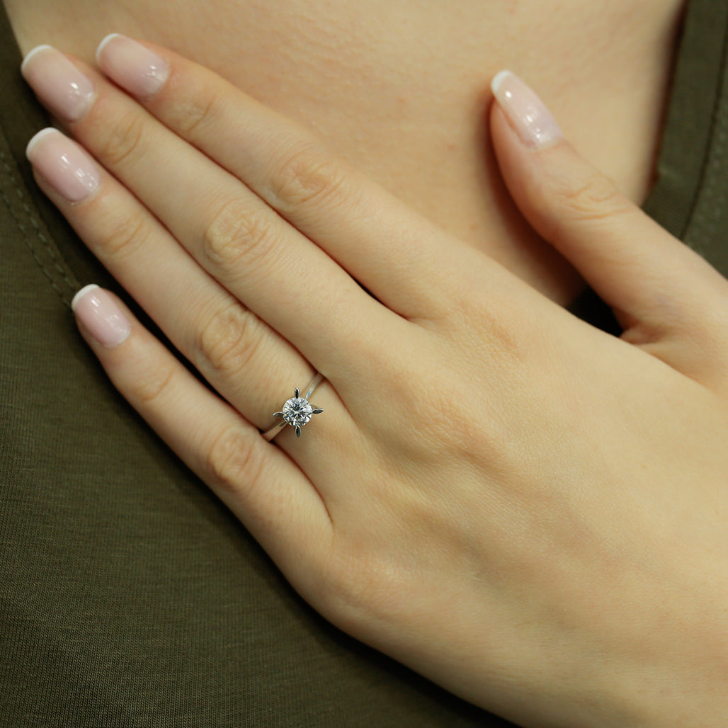 Пръстен с диамант бяло злато 0.31 карата