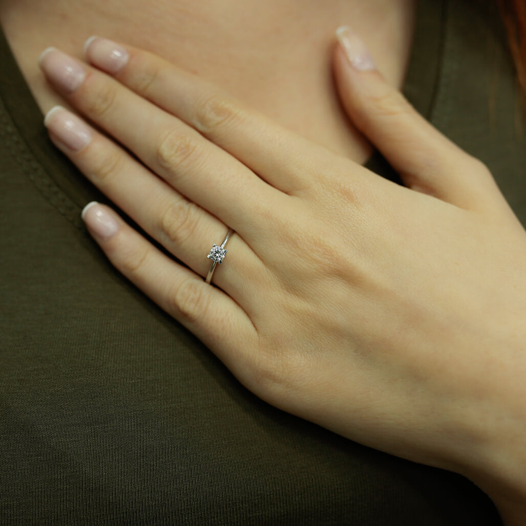 Класически годежен пръстен с диамант 0.20 ct