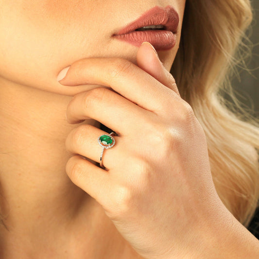 Диамантен пръстен със смарагд