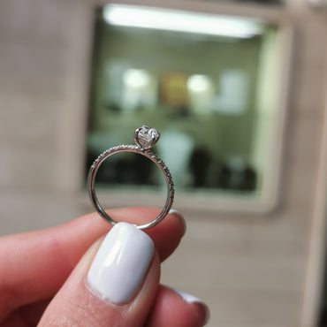 Годежен пръстен бяло злато с диаманти 0.65 карата