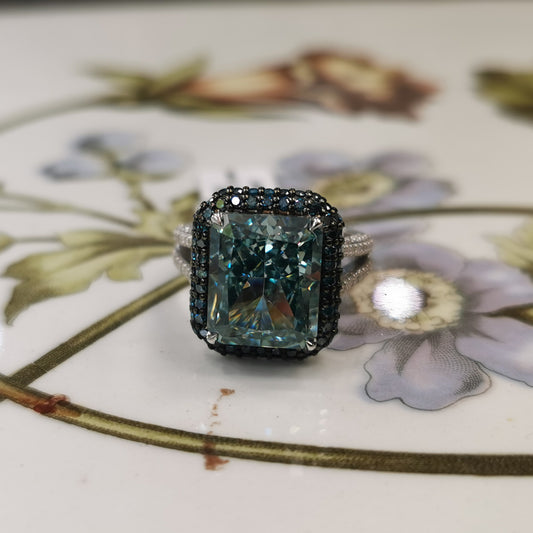 Пръстен със Сини диаманти , Бели диаманти и Лондонски син топаз 14.68 карата Limited Edition