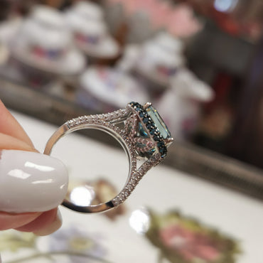 Пръстен със Сини диаманти , Бели диаманти и Лондонски син топаз 14.68 карата Limited Edition