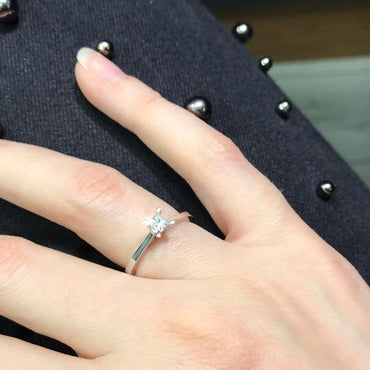 Диамантен пръстен от колекция Classic с диамант във форма Princess cut 0.24ct.