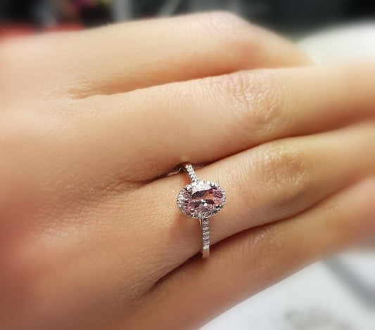 Пръстен с Морганит и Диаманти 0.55 карата