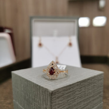 Пръстен с рубин и диаманти 0.96 карата