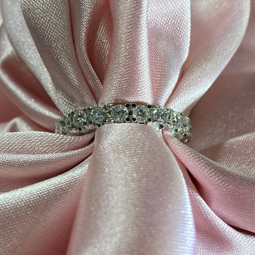 Халка от бяло злато с диаманти 0.65 карата