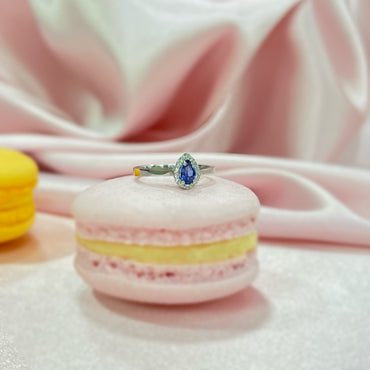 Нежен златен пръстен със сапфир и диаманти