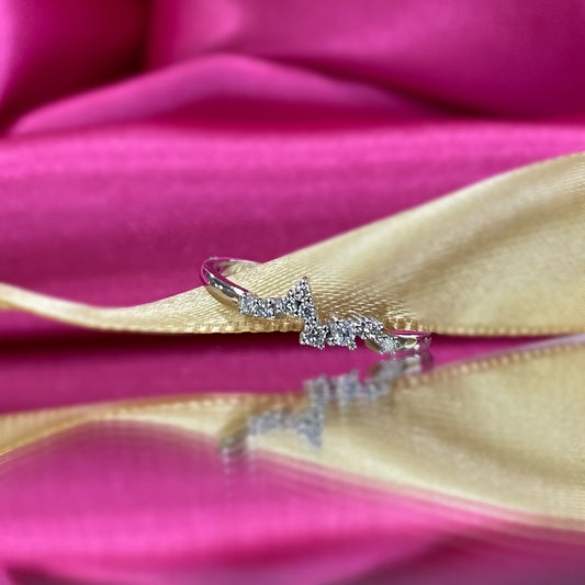 Модерен златен пръстен с диаманти 0.11 карата