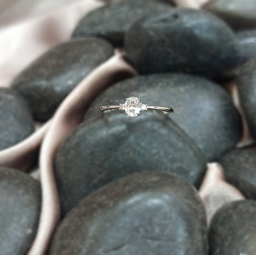 Пръстен от бяло злато 18 карата с диаманти 0.33