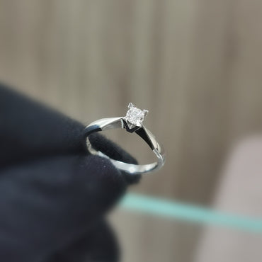 Класически годежен пръстен с диамант 0.20 карата HRD Сертификат