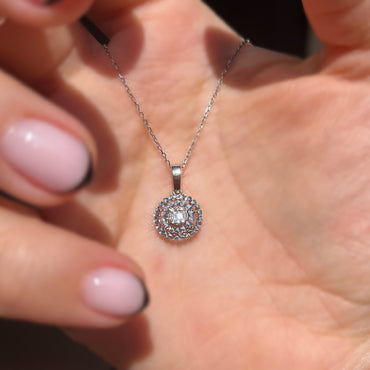 Диамантена висулка бяло злато 0.11 карата