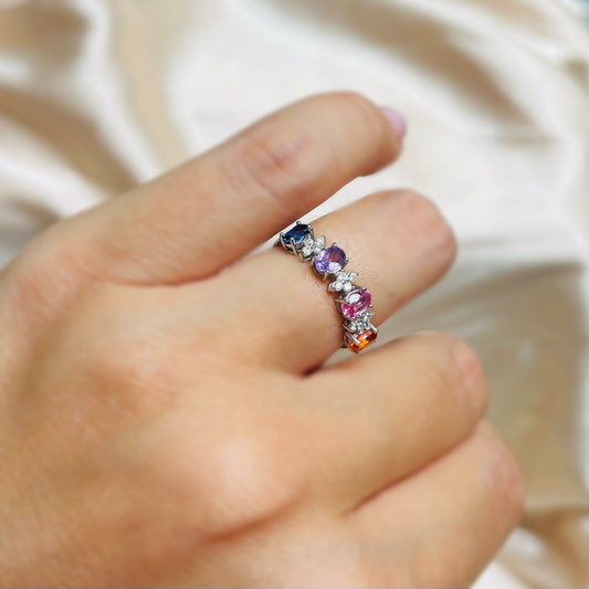 Модерен пръстен от бяло злато с камъни в различни цветове и естествени диаманти