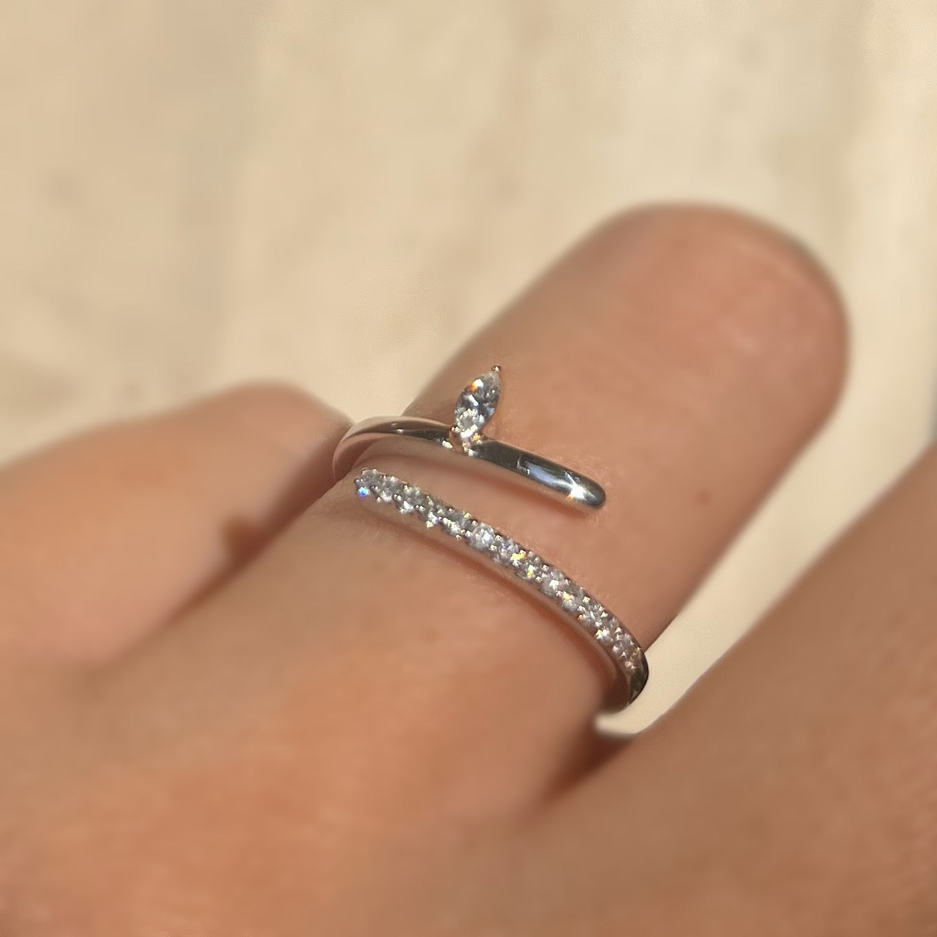 Пръстен от бяло злато с диаманти 0.14 карата