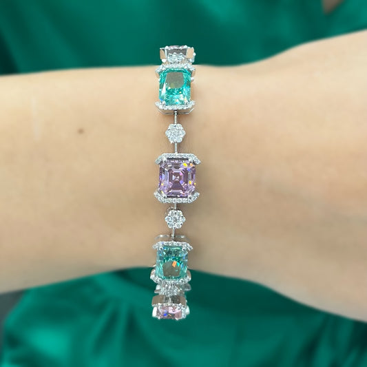 Дамска златна гривна с диаманти и цветни камъни