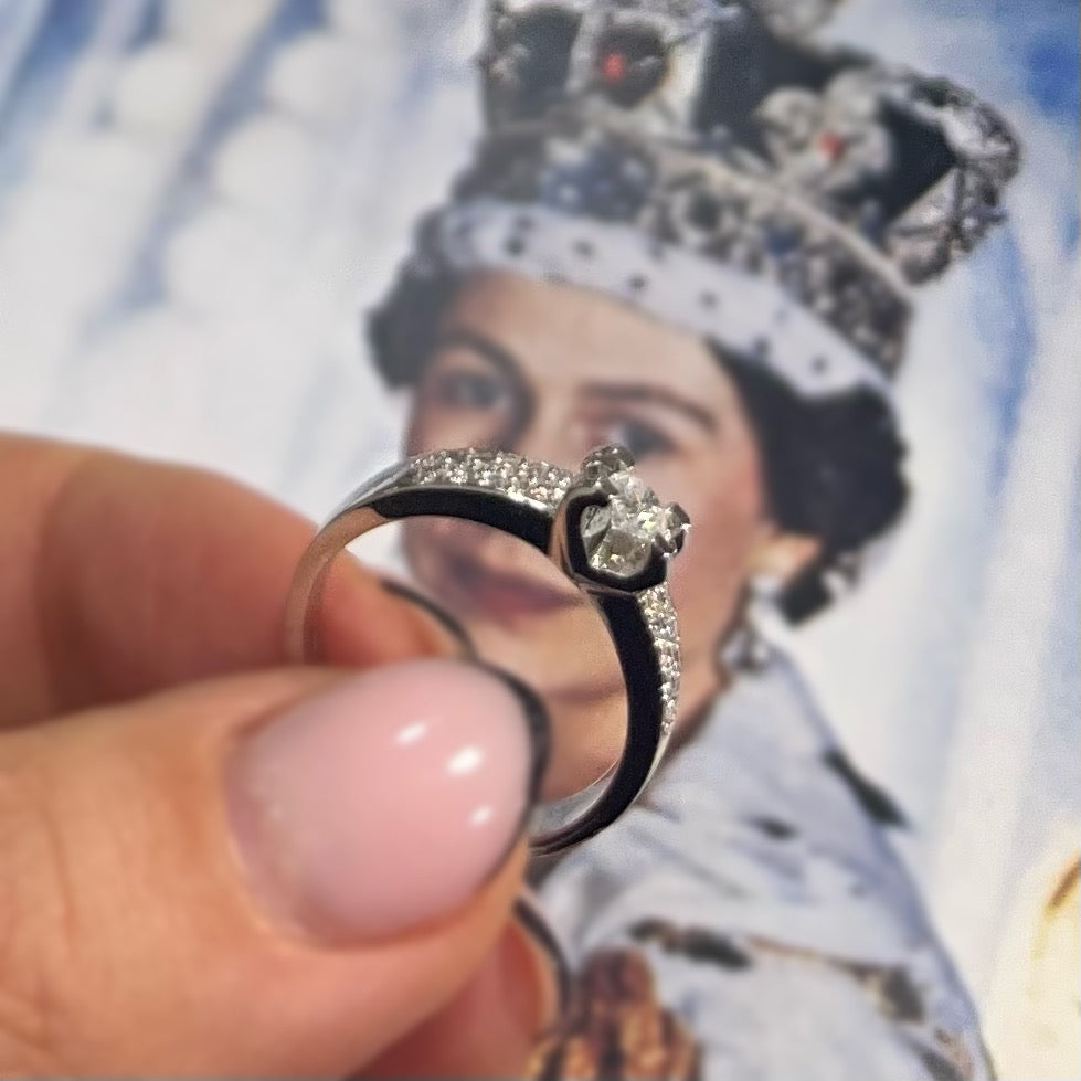 Пръстен от бяло злато с диамант и диамантена халка 0.47 карата