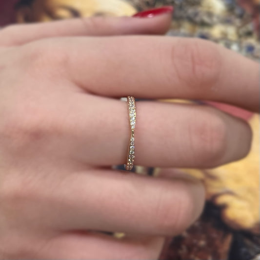 Златен пръстен розово злато. Пръстен за жена с диаманти от розово злато 14 карата.