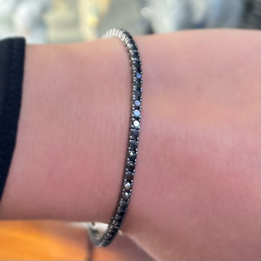 Гривна с черни диаманти 4.38 карата