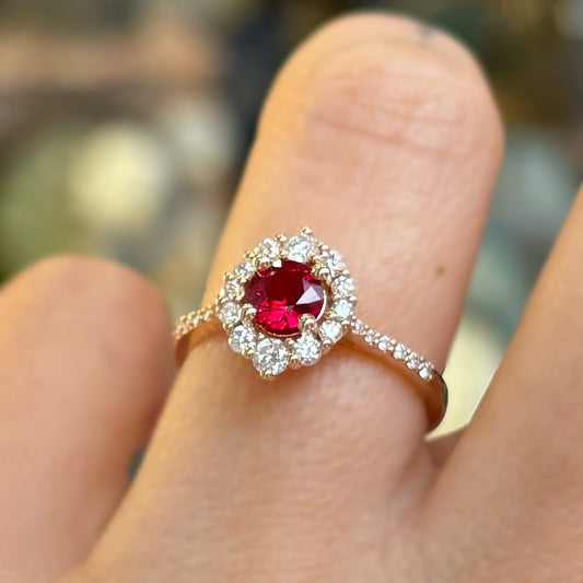 Пръстен от розово злато с рубин и диаманти 0.90 карата