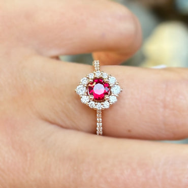Пръстен от розово злато с рубин и диаманти 0.90 карата