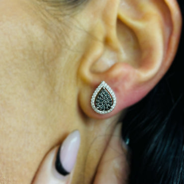 Капковидни обеци от бяло злато с черни и бели диаманти 1.00 карат