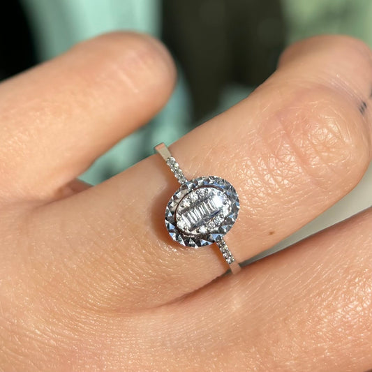 Диамантен женски пръстен от бяло злато