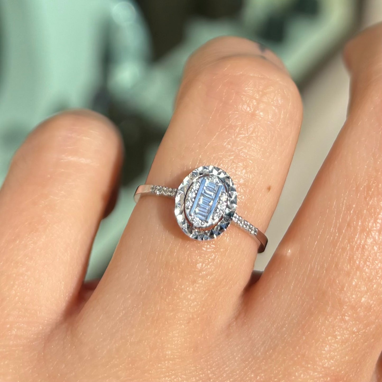 Дамски пръстен с диаманти 0.18 карата