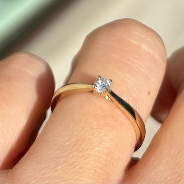 Пръстен от жълто злато с диамант 0.12 карата