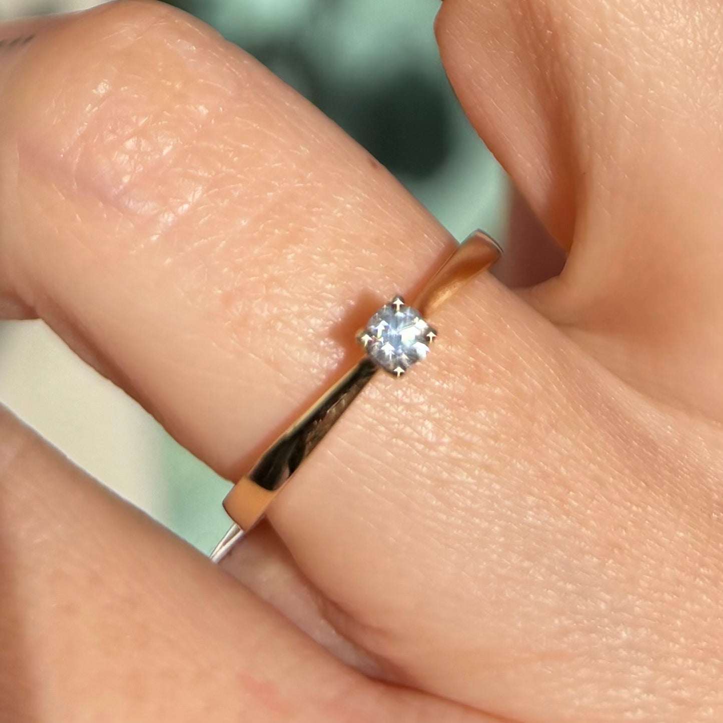 Пръстен от жълто злато с диамант 0.12 карата