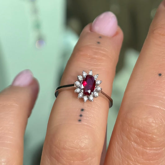 Пръстен с рубин и диаманти на бяло злато 14 карата