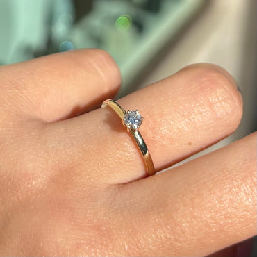 Класически годежен пръстен жълто злато с диамант 0.20 карата